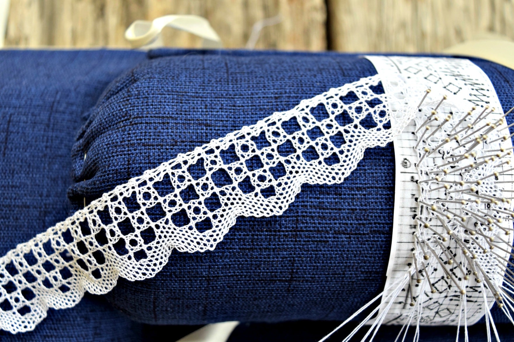Handmade Bobbin Lace by the Foot - Rose Tiles – Broiderie Stitch