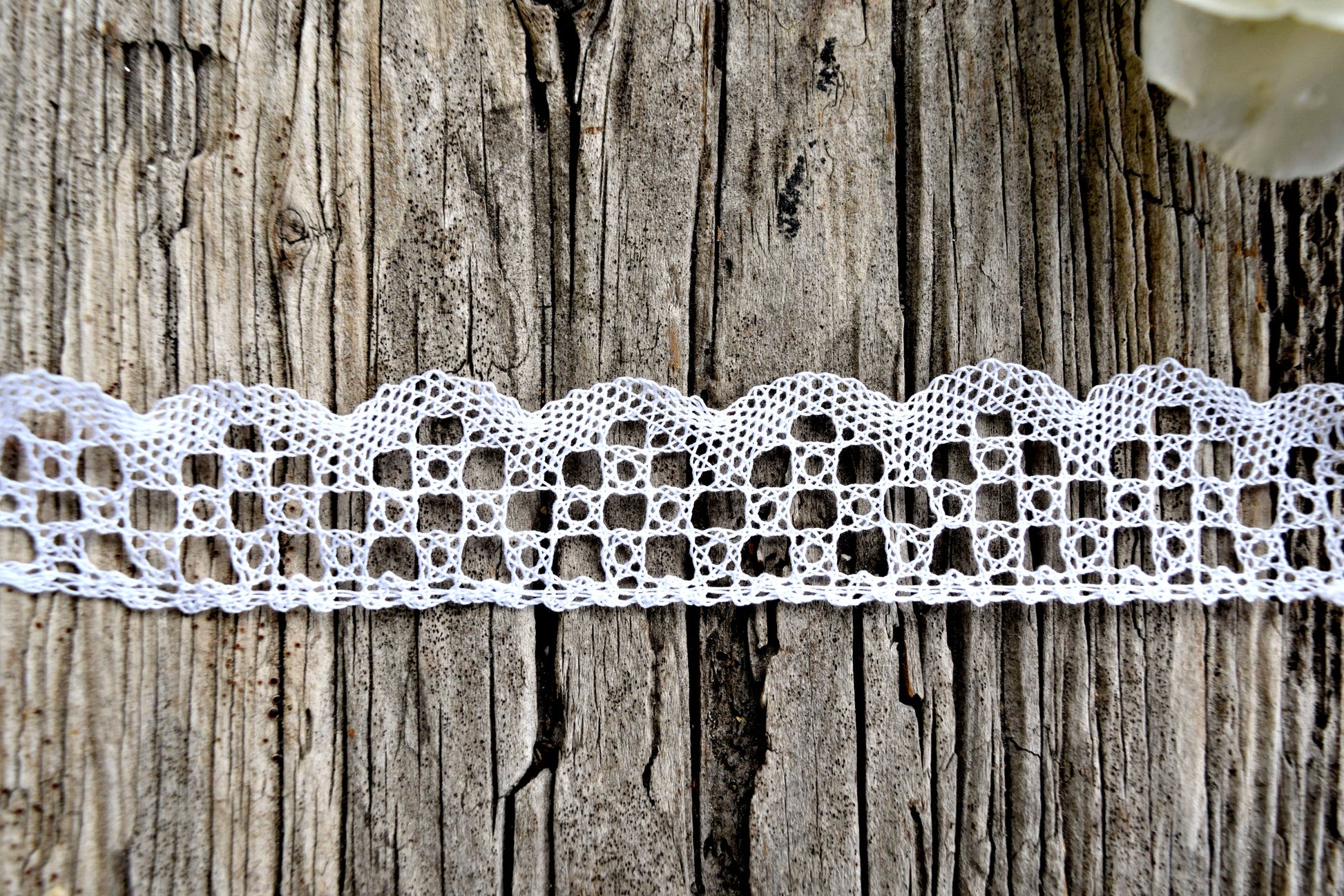 Handmade Bobbin Lace by the Foot - Rose Tiles – Broiderie Stitch